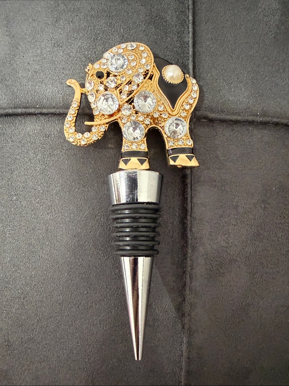 Elephant Wine Bottle Stopper Rhinestone Crystal Faux Pearl Gold Tone Black 4.5”